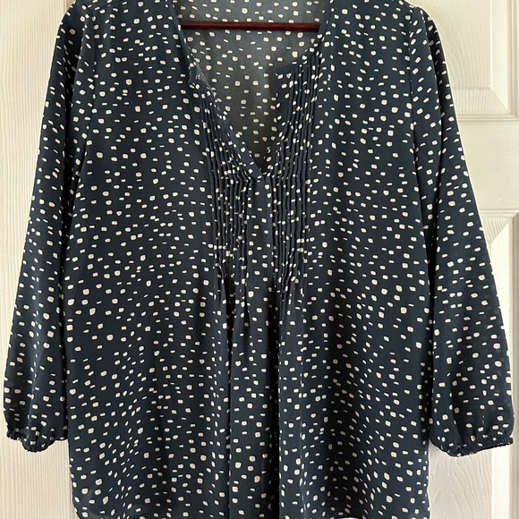 Collective Concepts Navy & Cream Long Sleeve High/Low Length Top Size M EUC - Picture 1 of 13